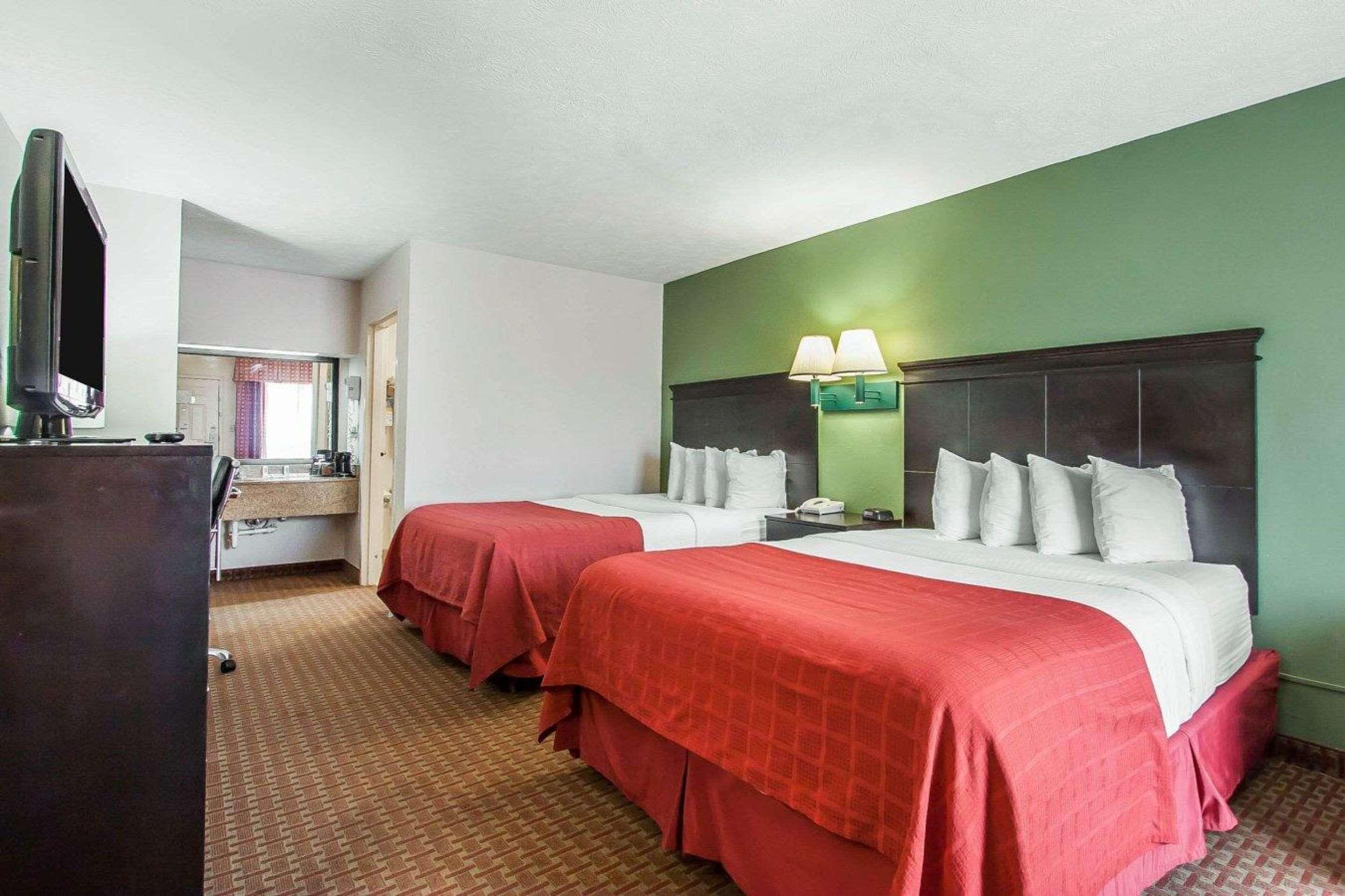 Quality Inn Savannah South Exteriör bild
