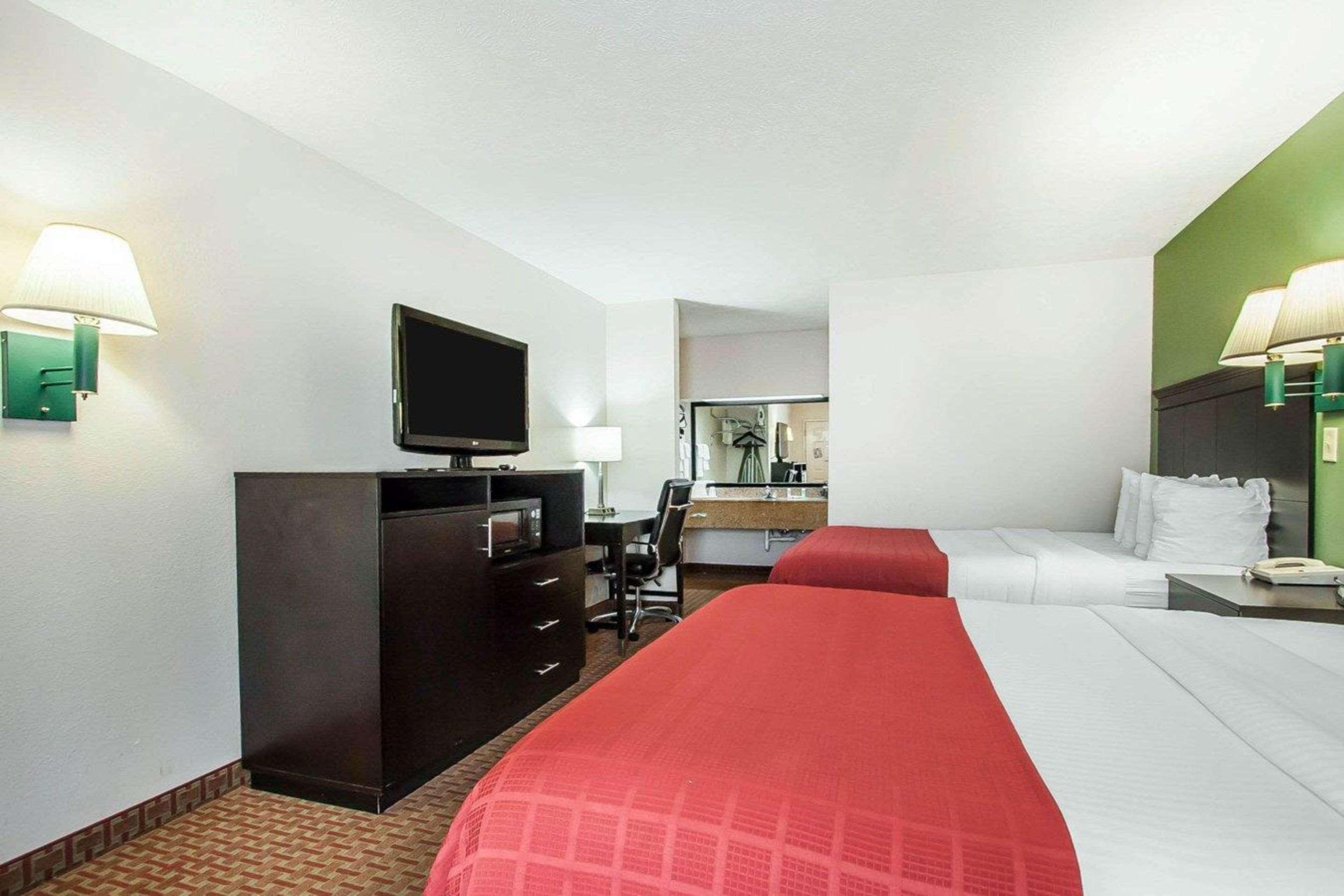 Quality Inn Savannah South Exteriör bild