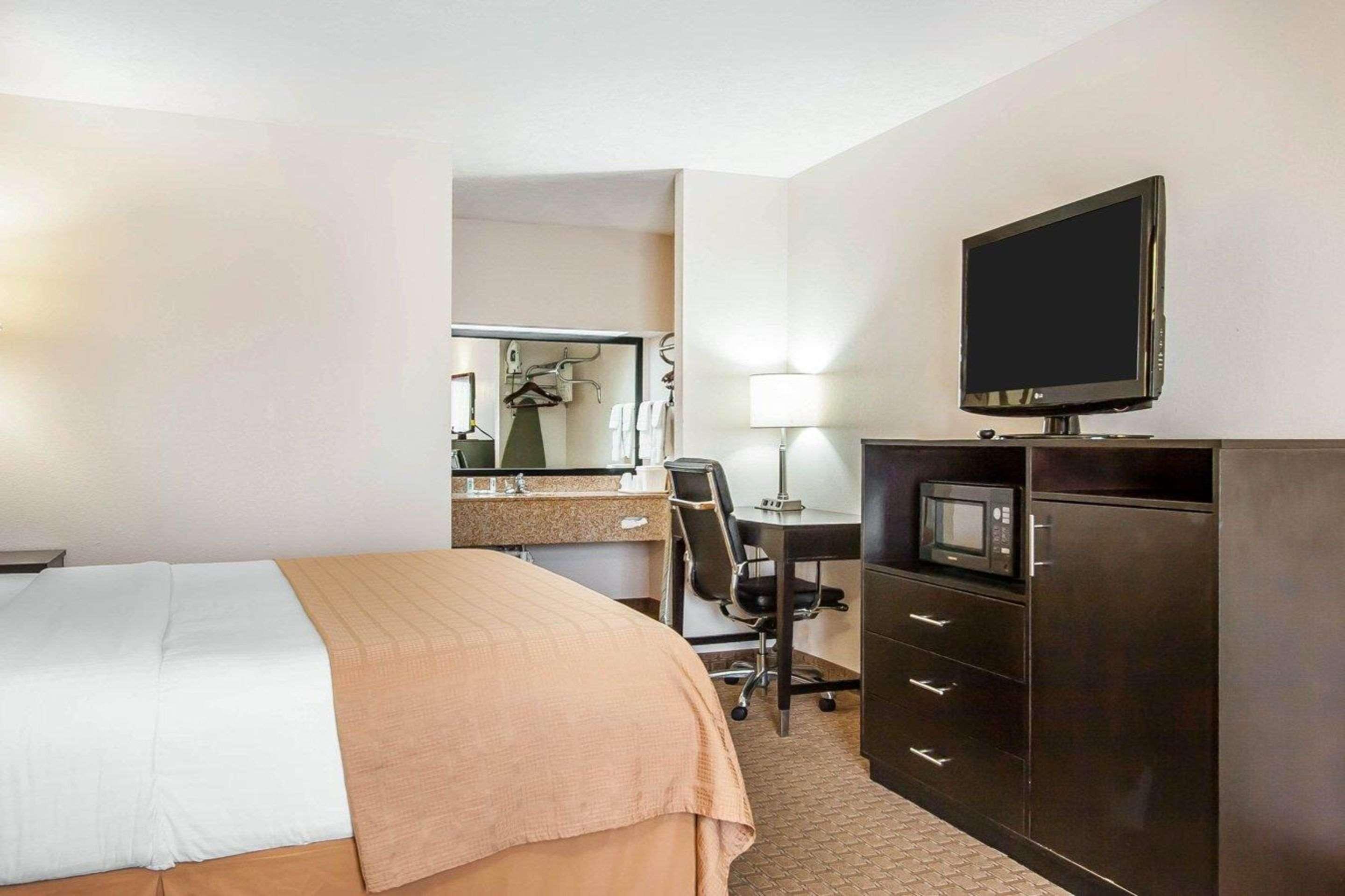 Quality Inn Savannah South Exteriör bild