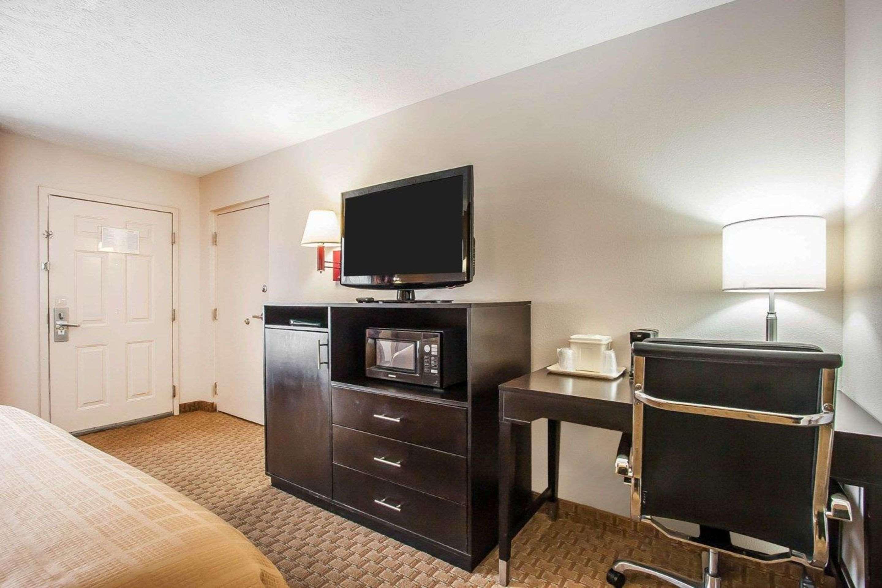 Quality Inn Savannah South Exteriör bild