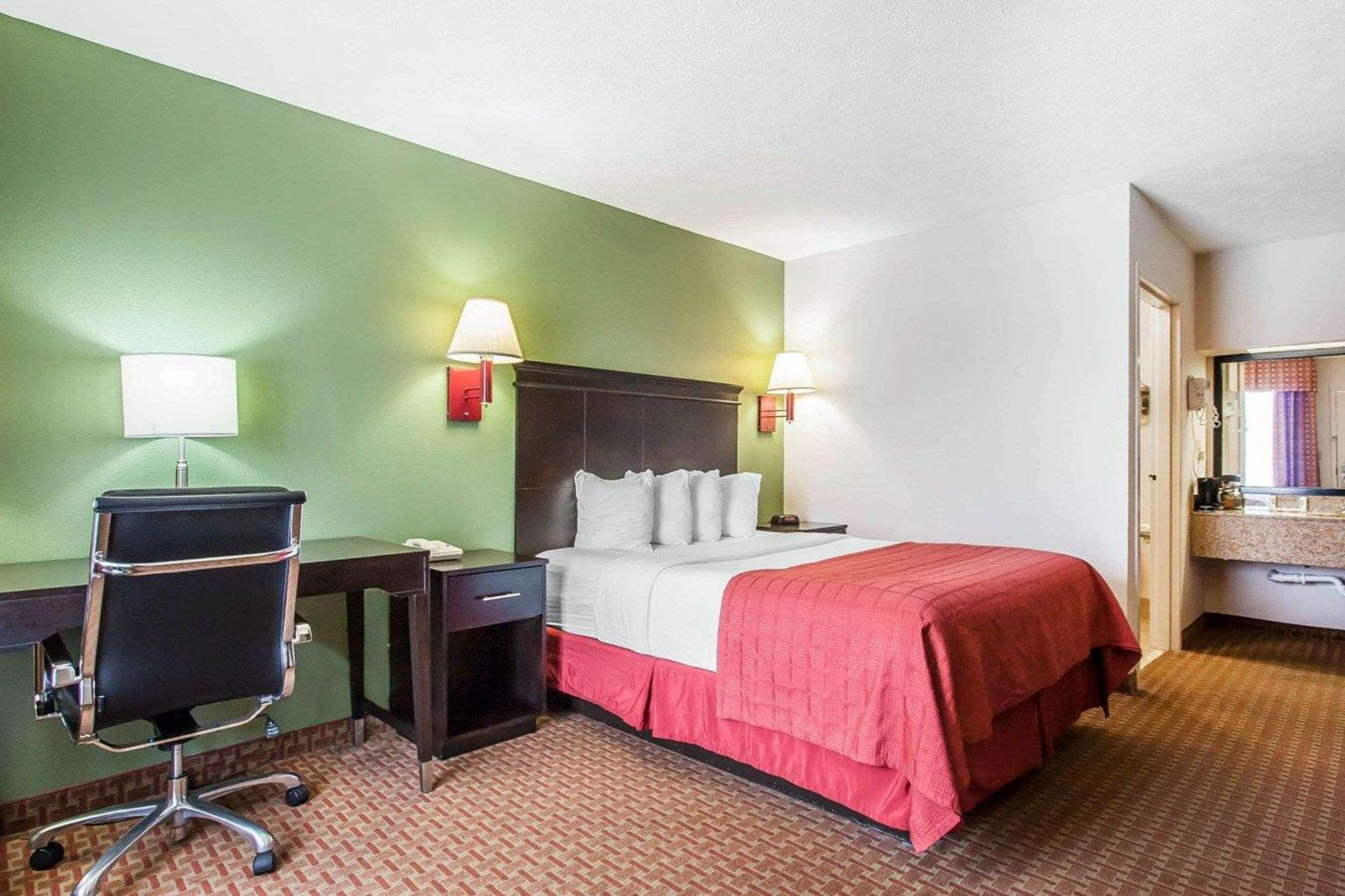 Quality Inn Savannah South Exteriör bild