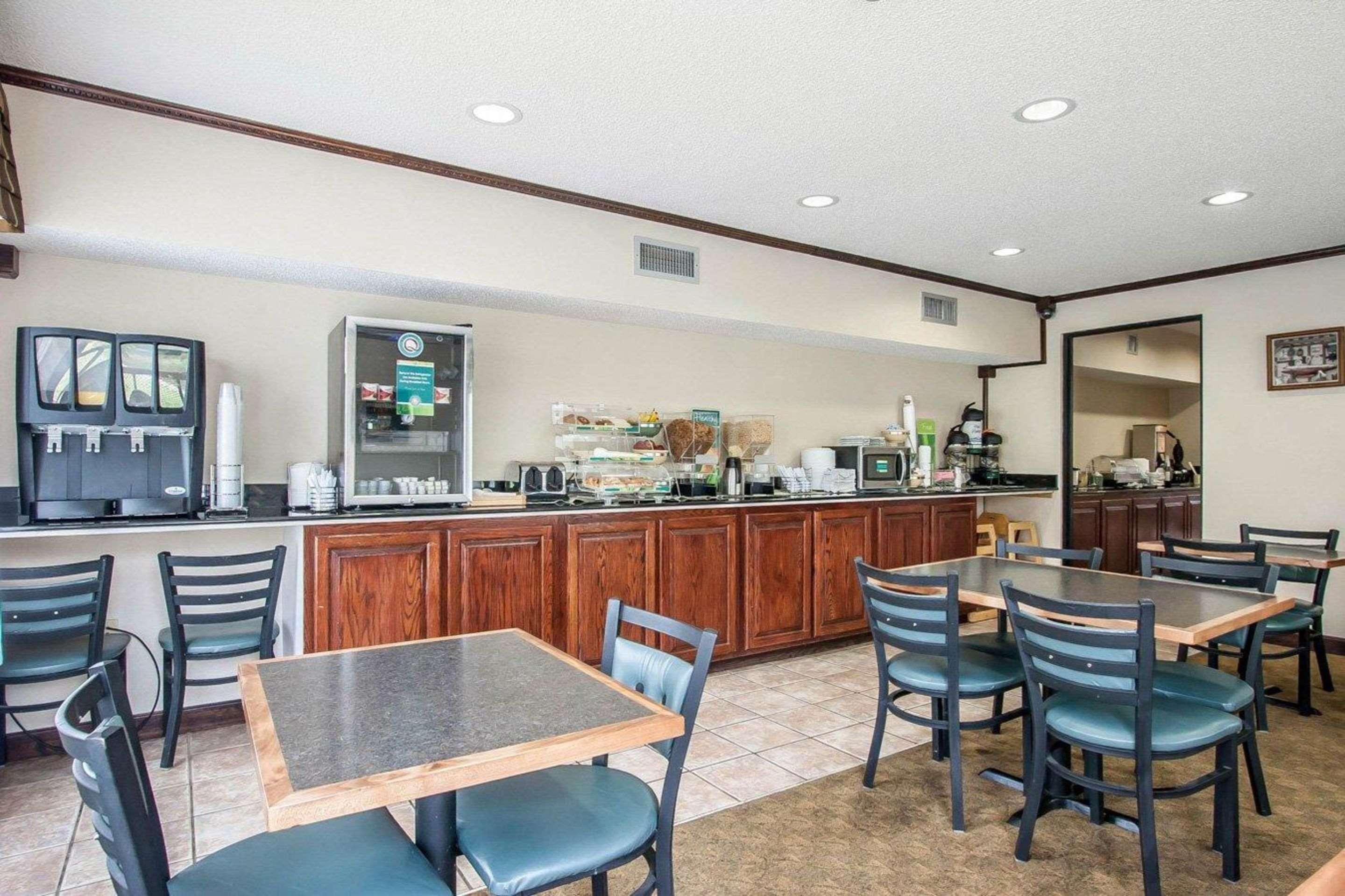 Quality Inn Savannah South Exteriör bild