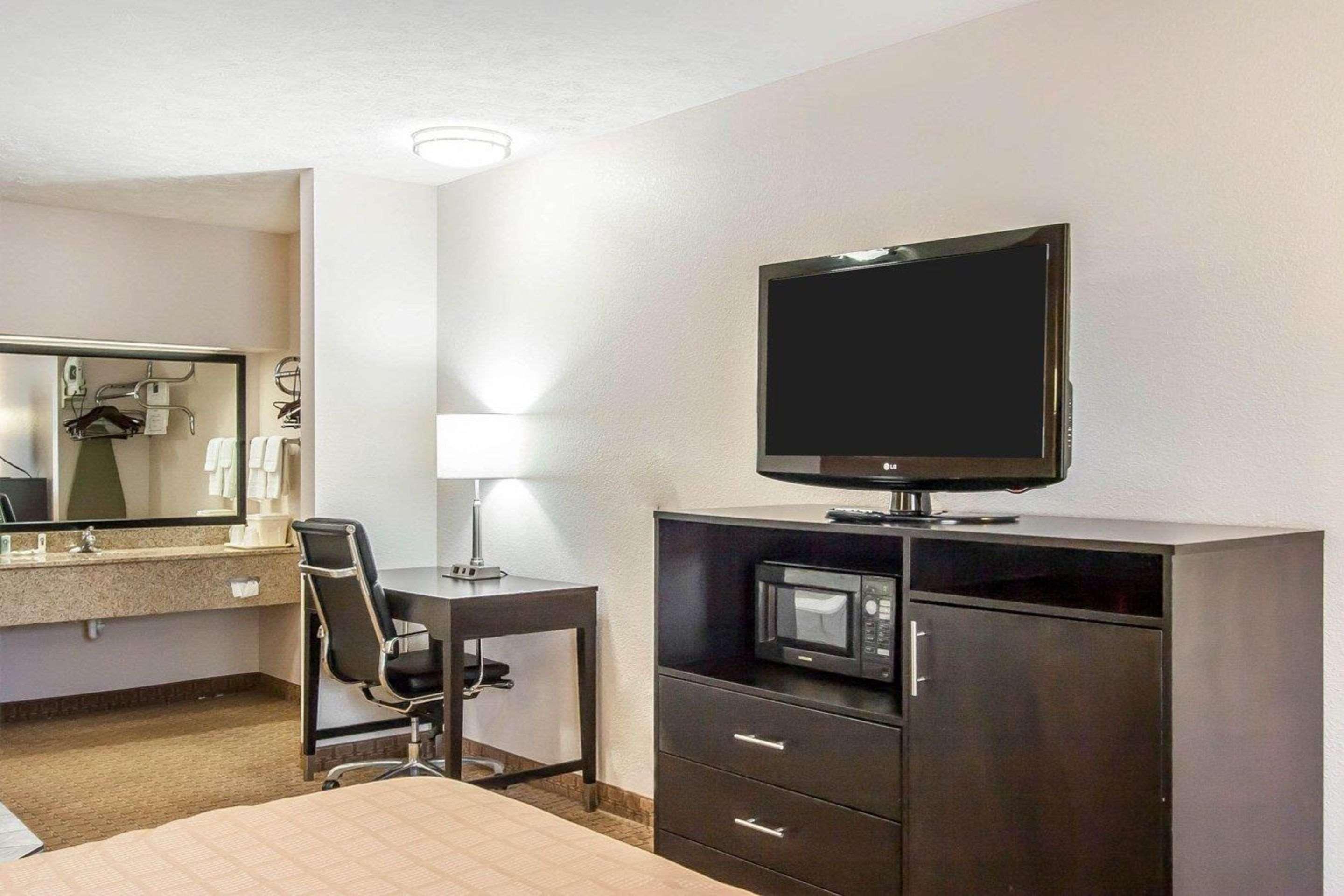 Quality Inn Savannah South Exteriör bild