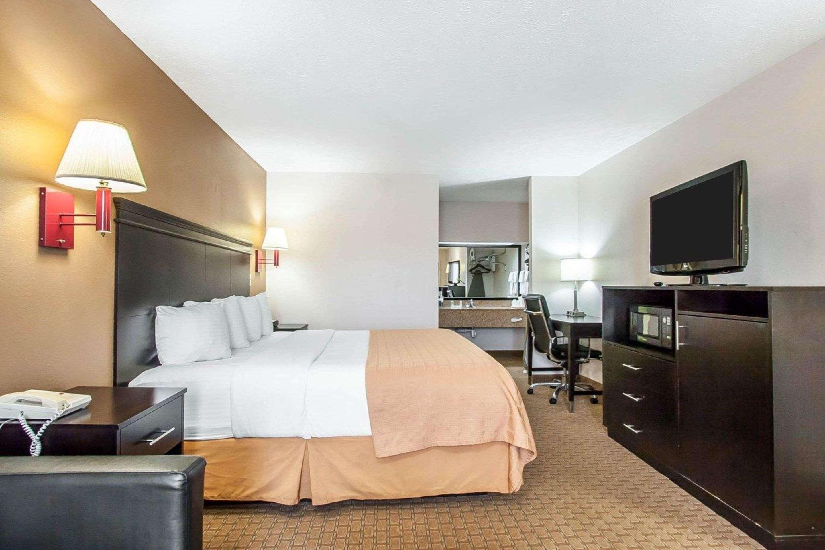 Quality Inn Savannah South Exteriör bild