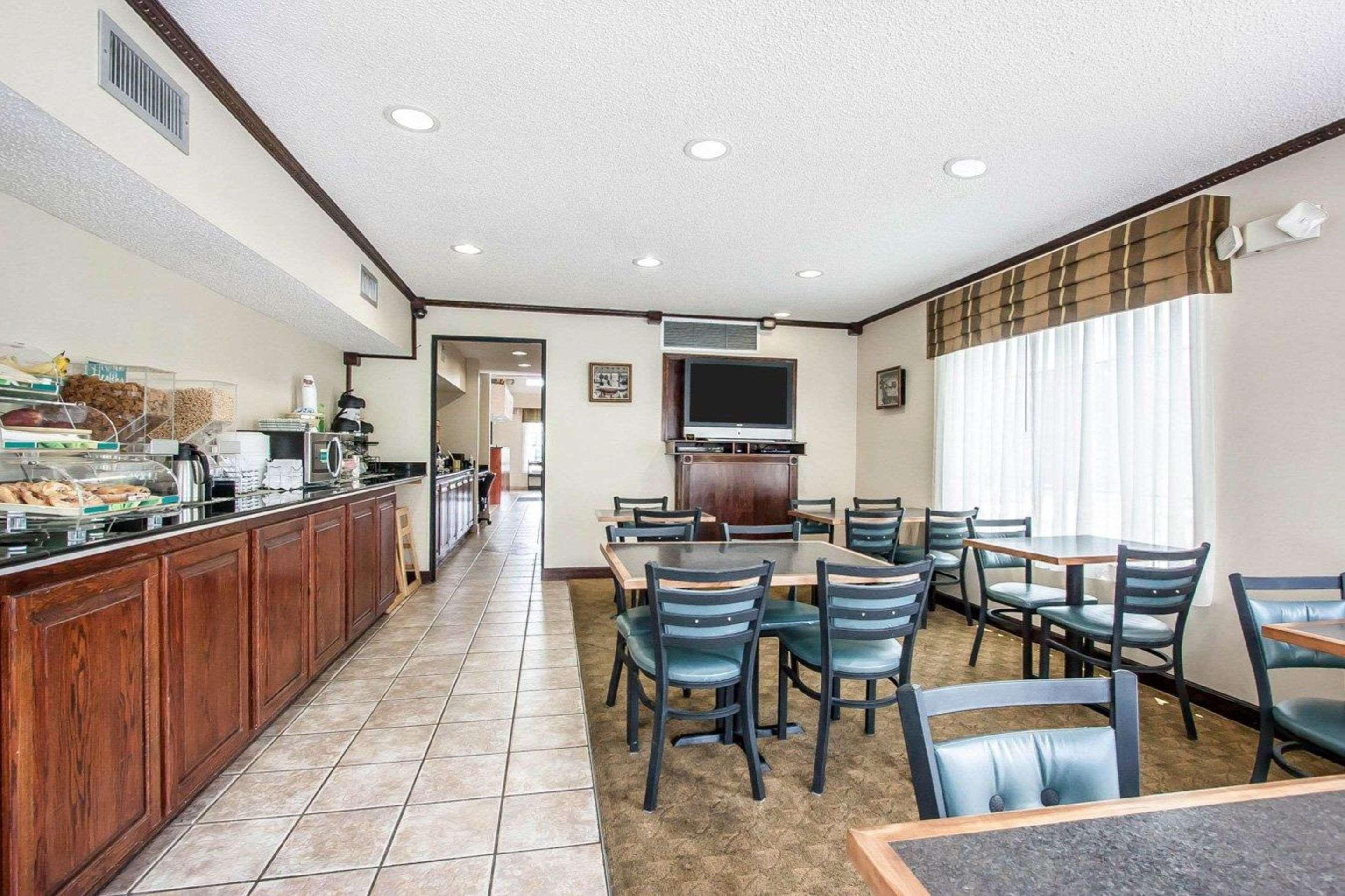 Quality Inn Savannah South Exteriör bild